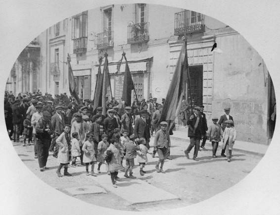 fotografia obtingua a http://historiacontemporanea09-10.blogspot.com.es/2110/03preambulo-de-la-ait.html fotografia